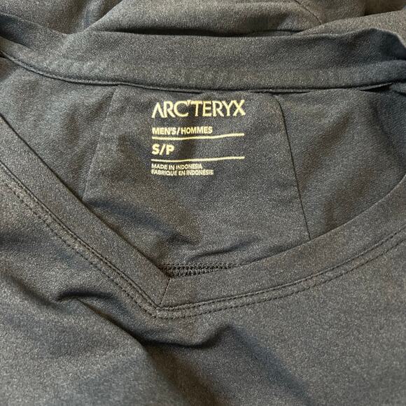 Arc'teryx Remige Shirt Men's Size Small Performance V Neck Hiking Camping Casual - Picture 2 of 6